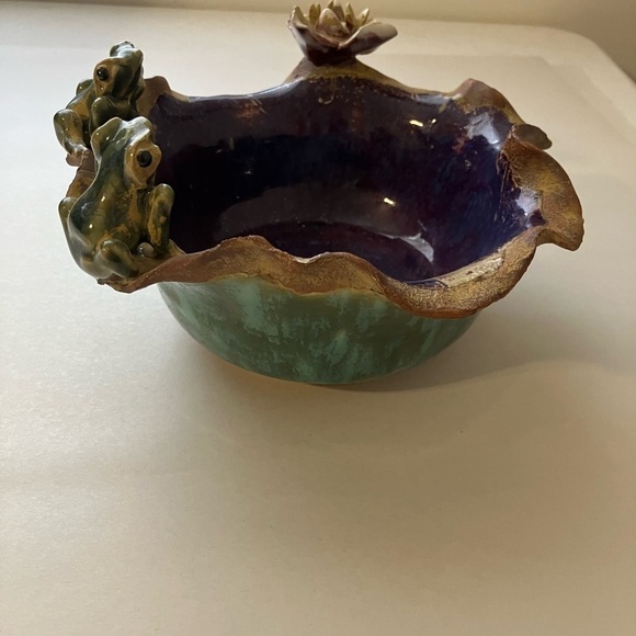 Beautiful Handmade Bowl With Frogs Ruffled Edges‎ Purple No Chips - Picture 4 of 7